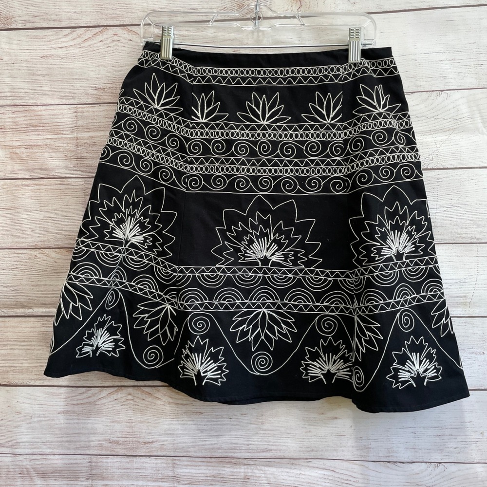 EXCELLENT CONDITION TALBOTS EMBROIDERED SKIRT IN BLACK